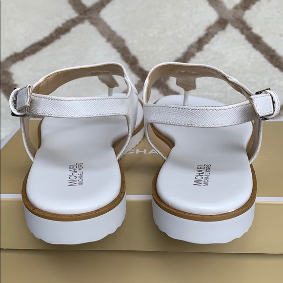 MICHAEL KORS JUDY THONG SAFFIANO PVC OPTIC WHITE - Picture 8 of 16